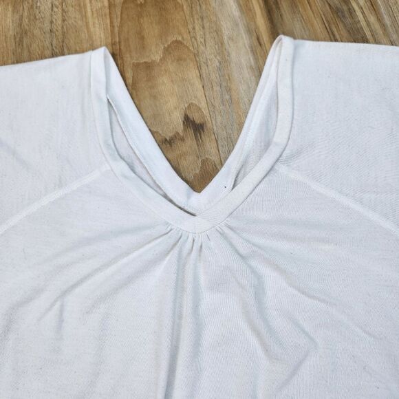 🐞Mountain Hardware White Vneck Hi-Low Short Sleeve Top Medium - Picture 3 of 11